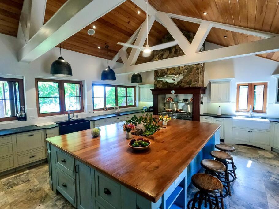Luxury 7Br Waterfront Villa With Views Of Marina Cay And Scrub Island East End 외부 사진